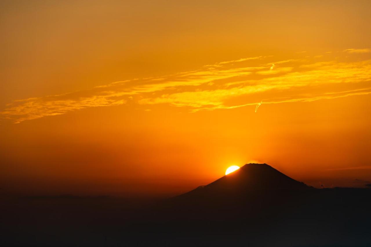 Oakwood Suites Yokohama Γιοκοχάμα Εξωτερικό φωτογραφία Sunset over Mount Apo